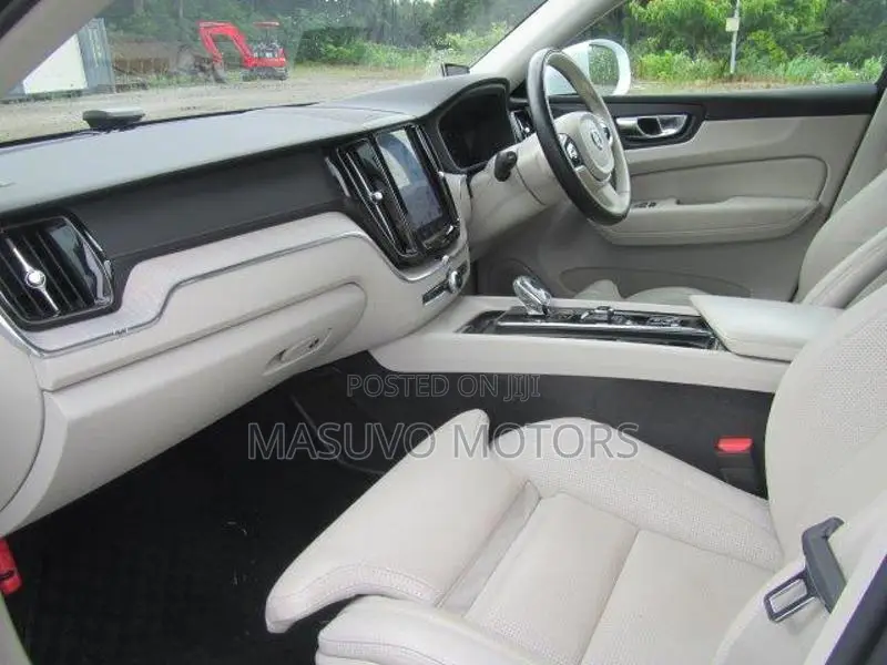 Volvo XC60 2020 Pearl