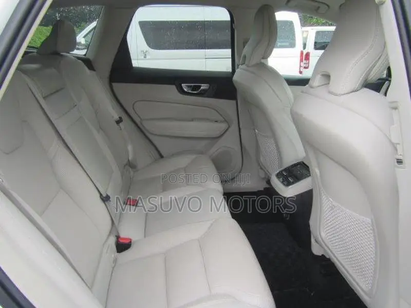 Volvo XC60 2020 Pearl