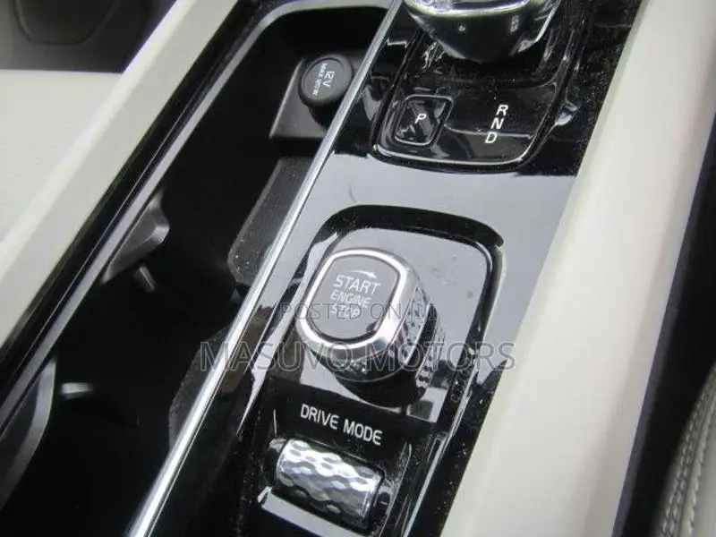 Volvo XC60 2020 Pearl