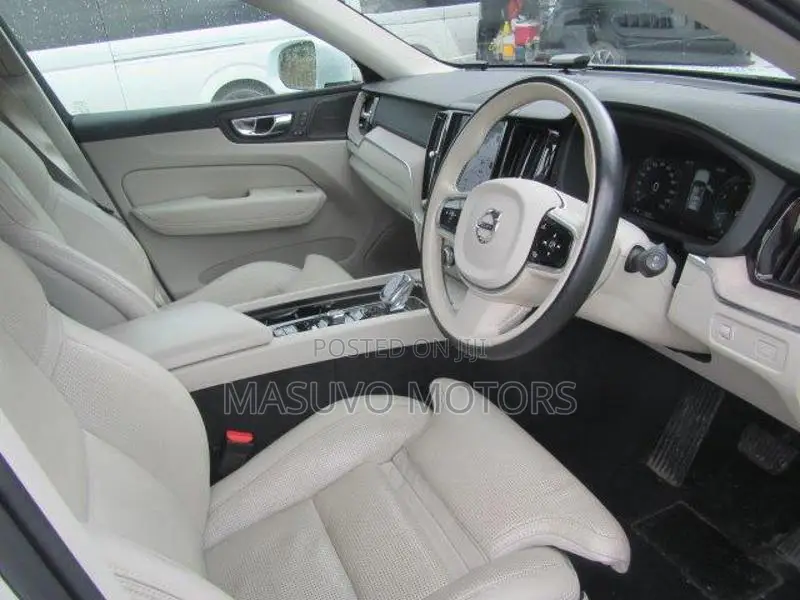 Volvo XC60 2020 Pearl