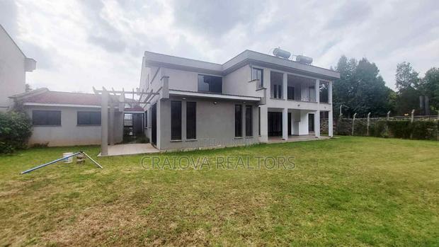 5bdrm Villa in Lavington for sale - main view