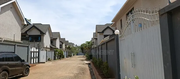 5bdrm Townhouse / Terrace in Varsity Ville for rent