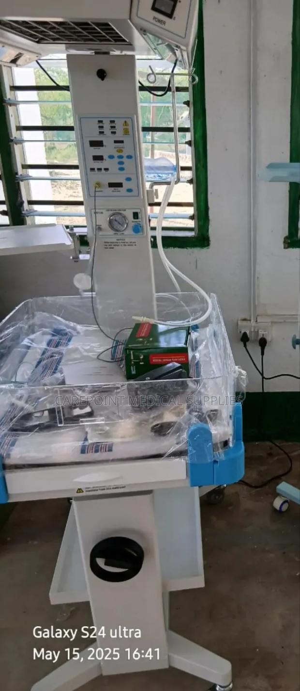 Infant Resuscitaire Machine