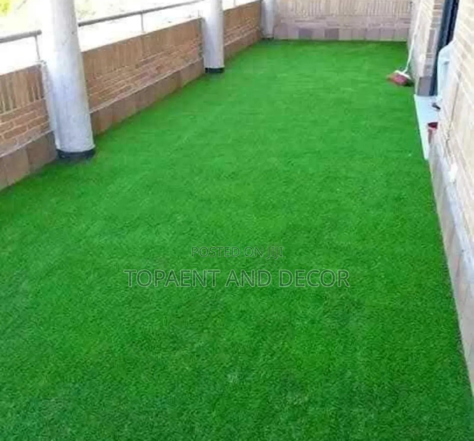 Natural Look Grass Carpet for Balcony
