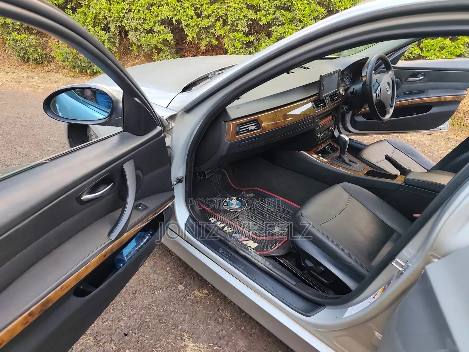 BMW 320i Sedan RWD 2008 Silver