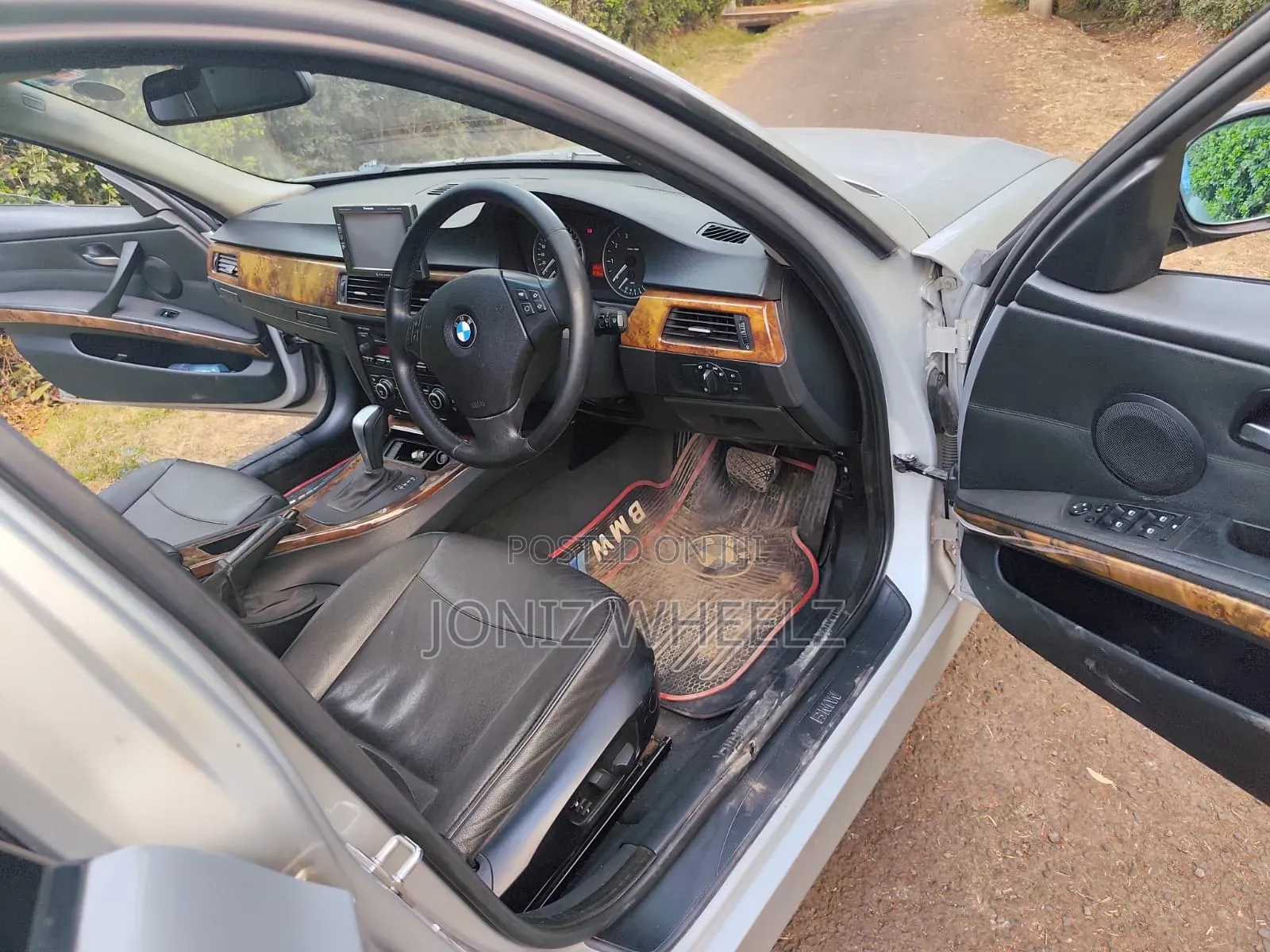 BMW 320i Sedan RWD 2008 Silver
