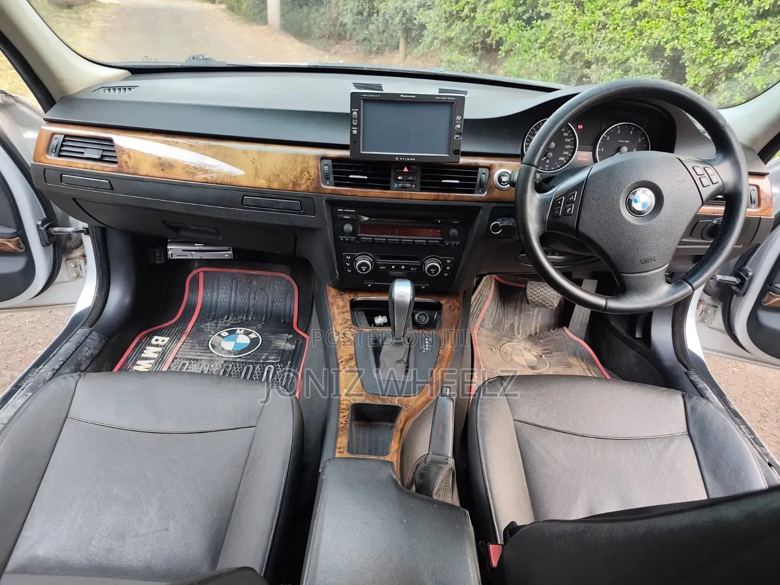 BMW 320i Sedan RWD 2008 Silver