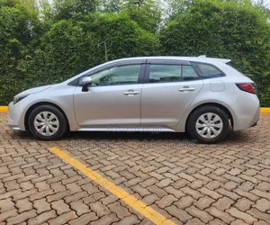Toyota Corolla L (1.8L 4cyl 2A) 2019 Silver
