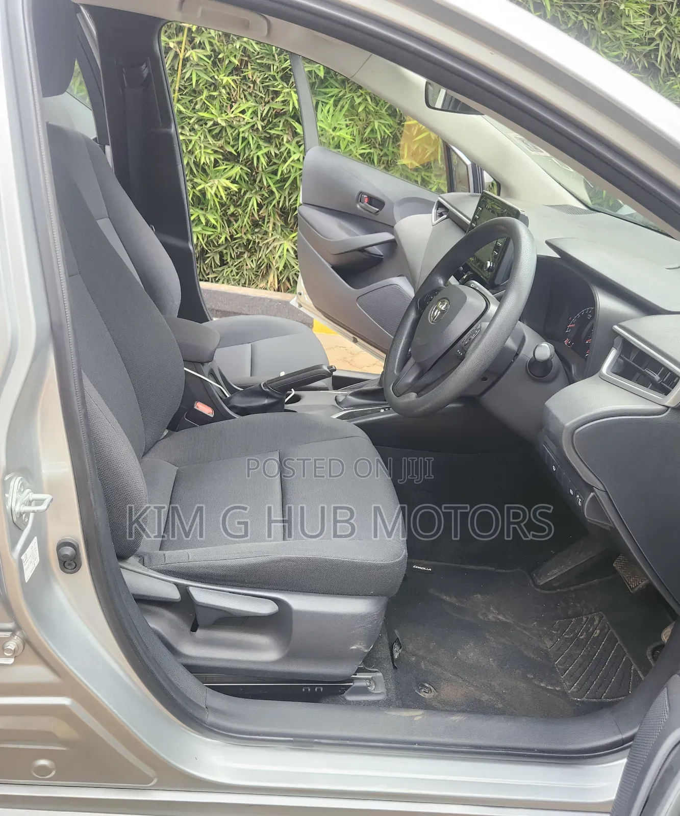 Toyota Corolla L (1.8L 4cyl 2A) 2019 Silver