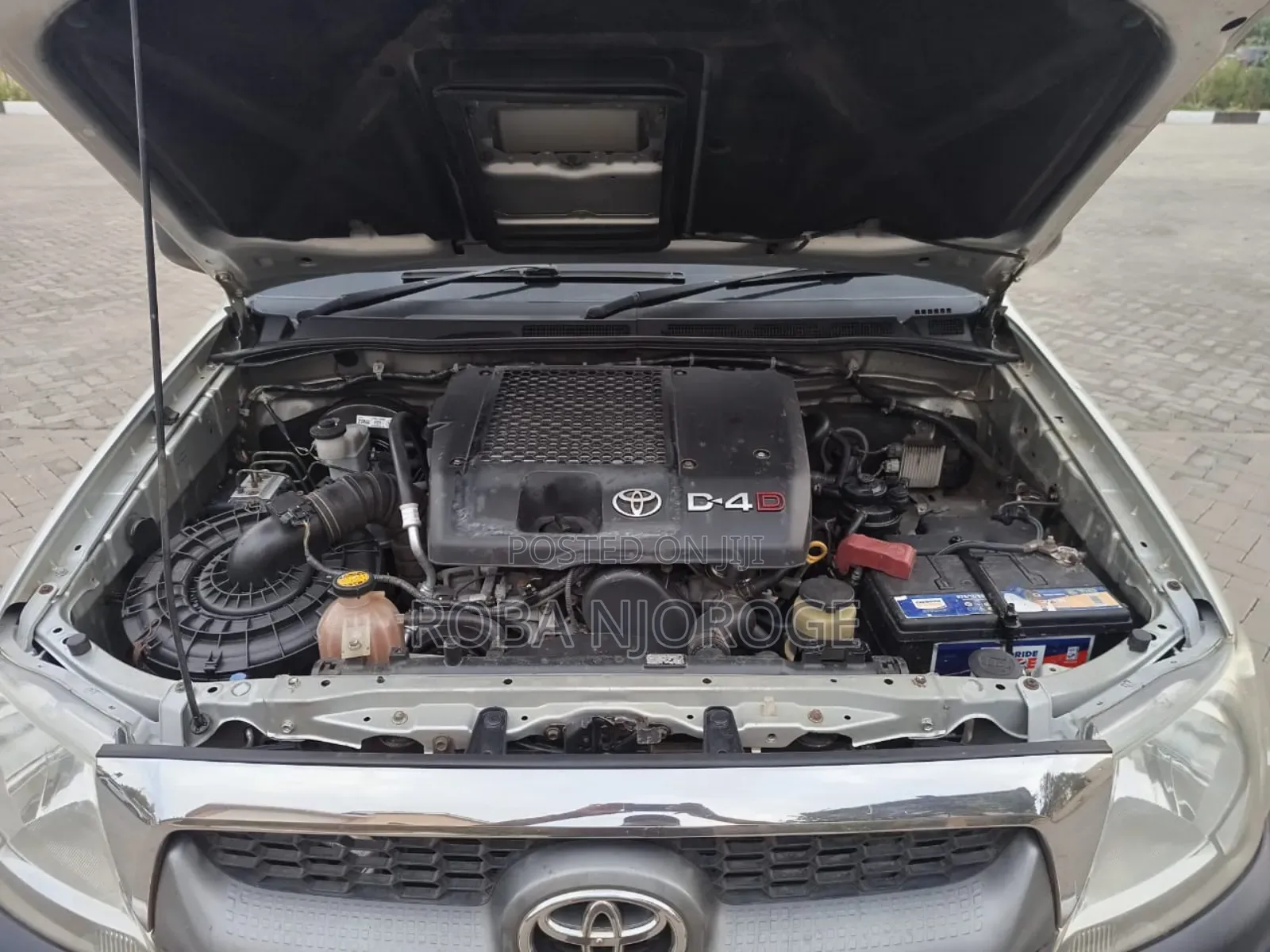 Toyota Hilux 2.5 D-4D 4X4 SRX 2011 Gold