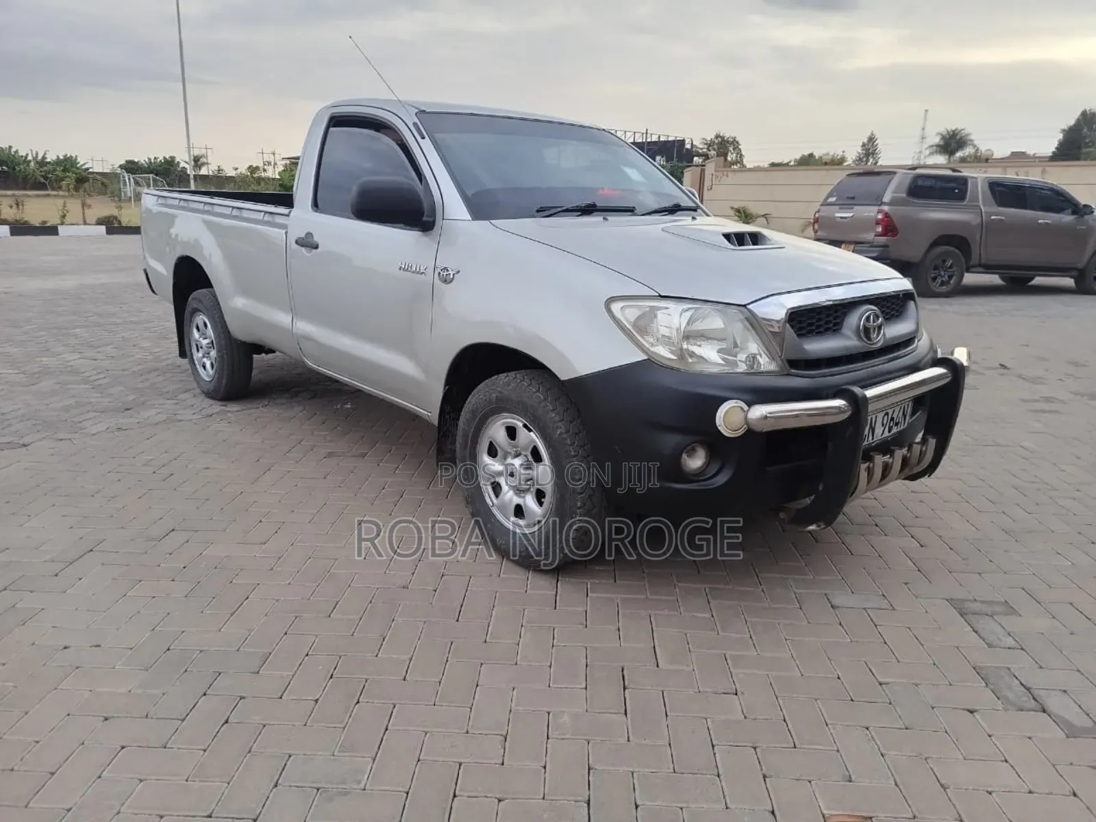 Toyota Hilux 2.5 D-4D 4X4 SRX 2011 Gold