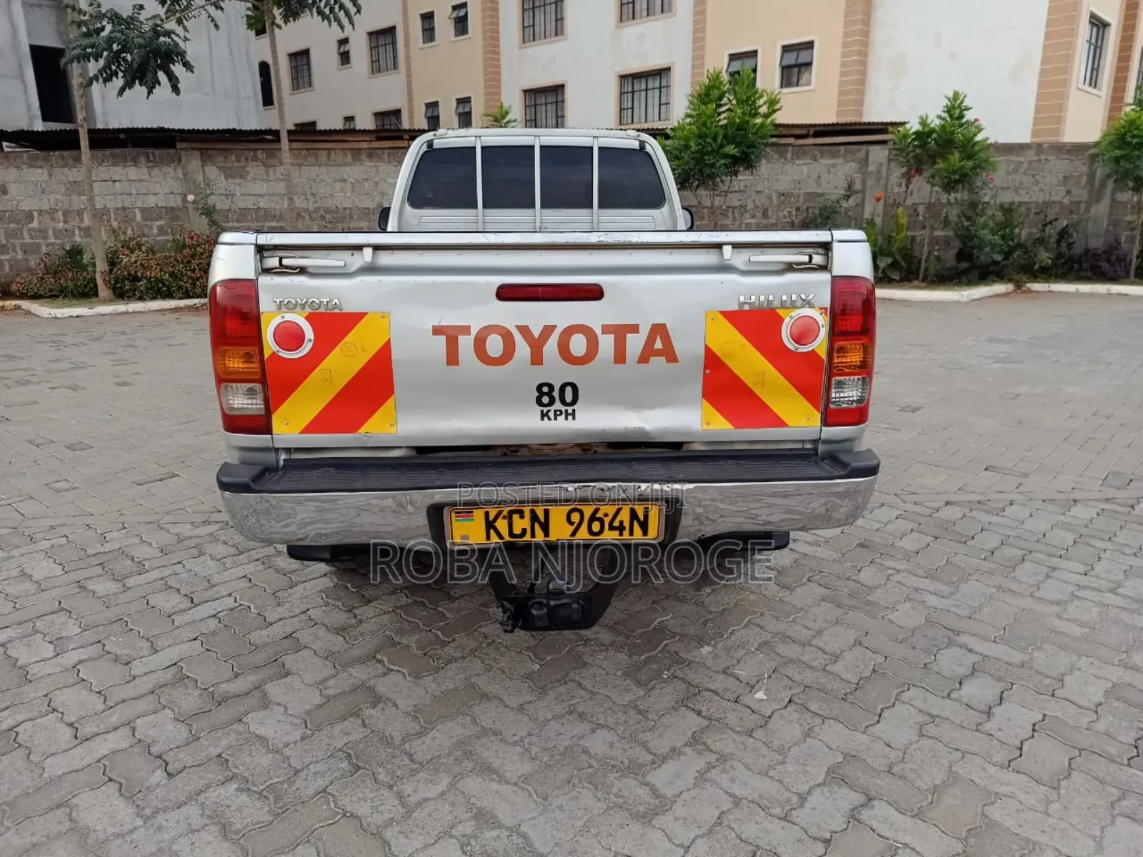Toyota Hilux 2.5 D-4D 4X4 SRX 2011 Gold
