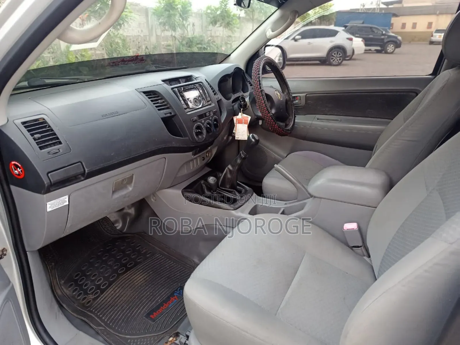 Toyota Hilux 2.5 D-4D 4X4 SRX 2011 Gold
