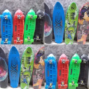 Graphic Fish Shape Skate Board Rubber Wheels Wheels With Lights 70cm