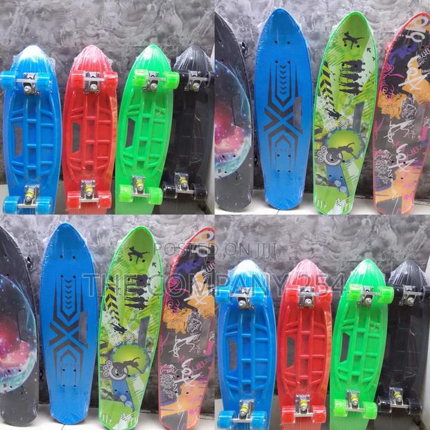 Graphic Fish Shape Skate Board Rubber Wheels Wheels With Lights 70cm - main view