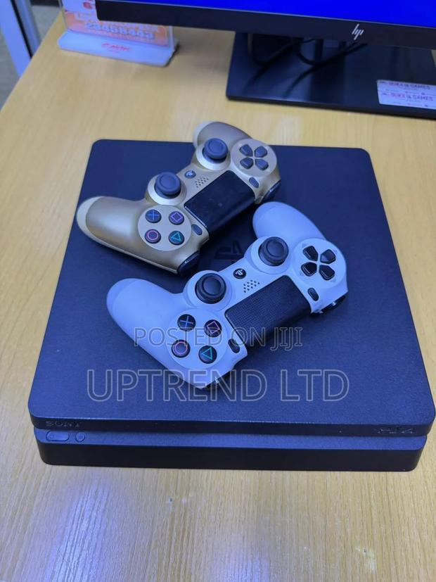 Two Pads Ps4 Slim / Sony Playstation 4 Slim Previously Owned - main view