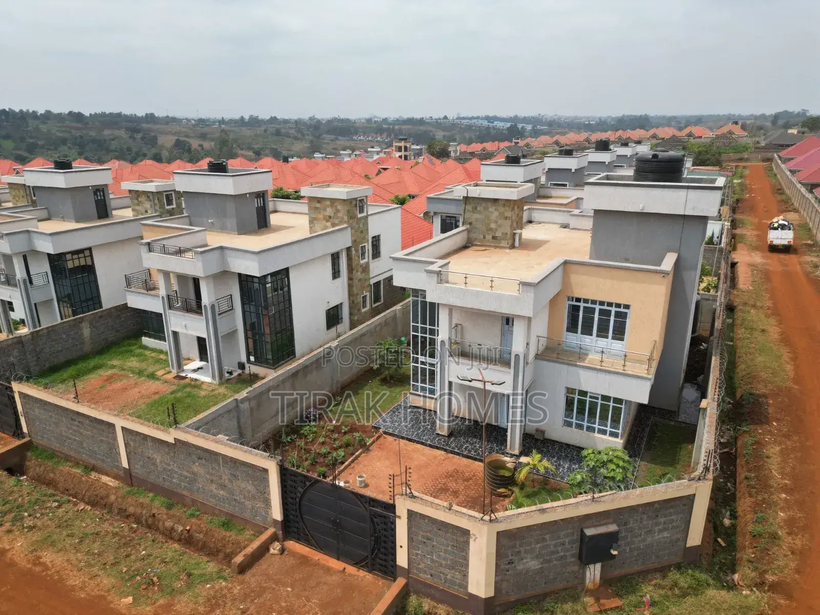 6bdrm Maisonette in Elgon Estate, Kenyatta Road / Theta for sale