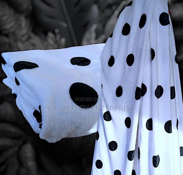 Flowered Fleece Blankets 6x6 - main view