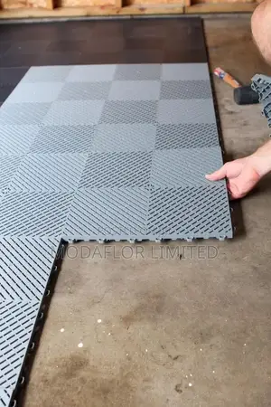 Heavy-Duty Garage Floor Protection – Interlocking Rubber Mats