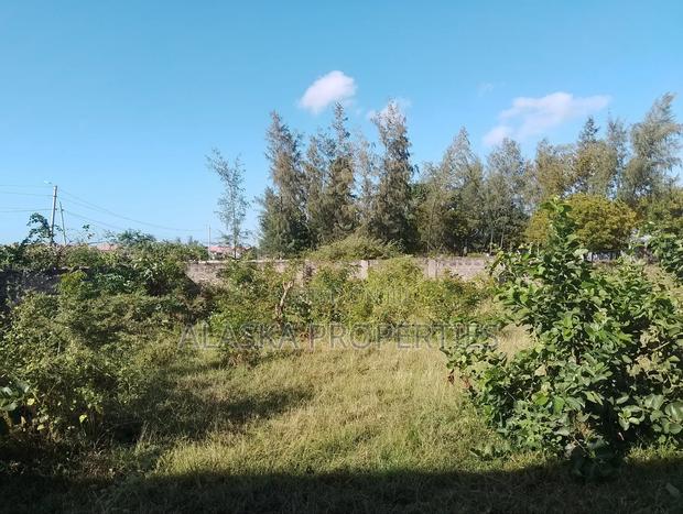 1/8 Prime Plot for Sale in Bamburi Seven Star