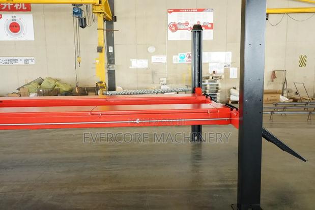 Commercial Four Post Car Lift Machine 4000kg Lifting Capacity.