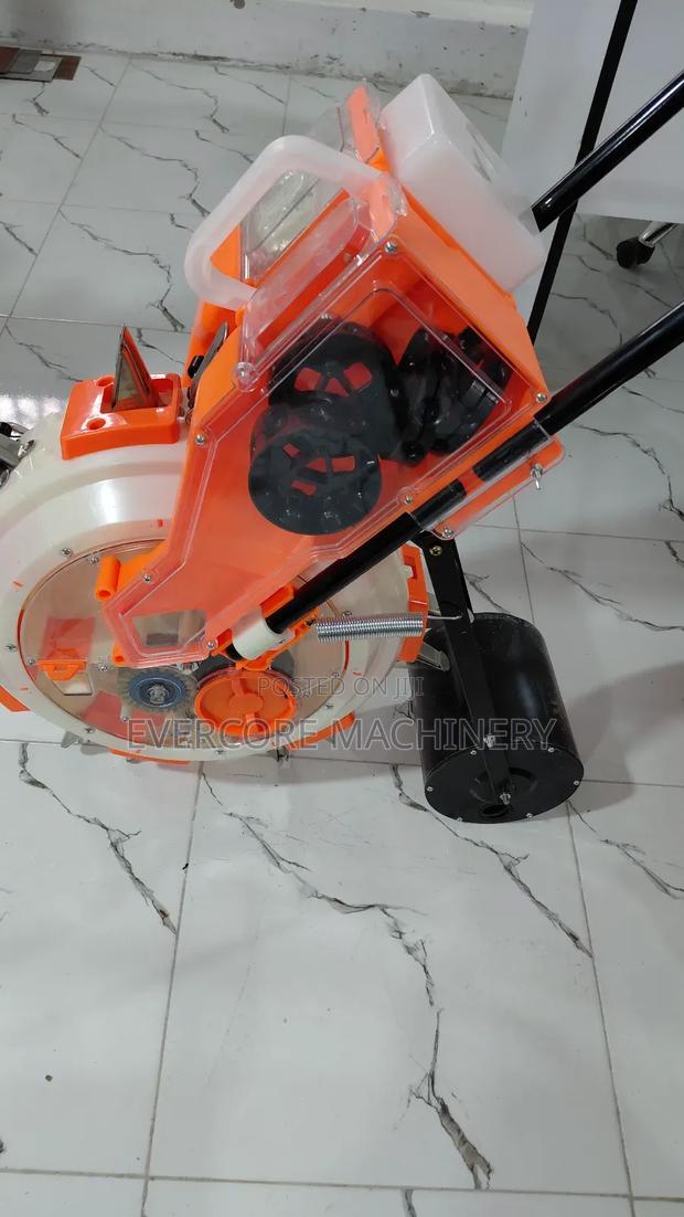 Manual Seed Planter With Fertiliser Box. - main view