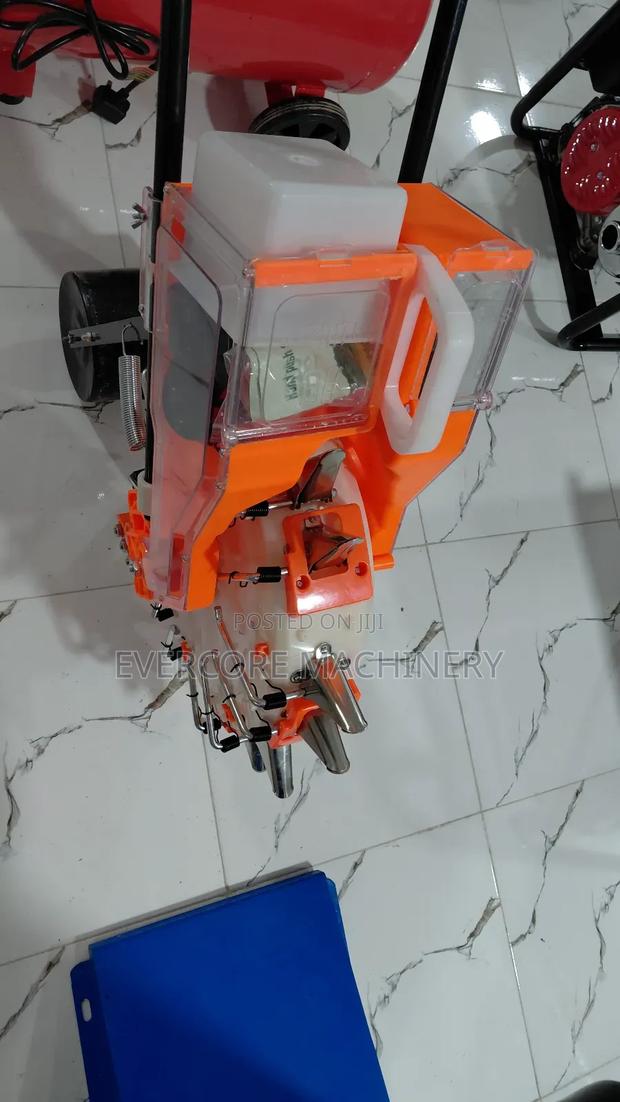 Manual Seed Planter With Fertiliser Box. - thumbnail 3