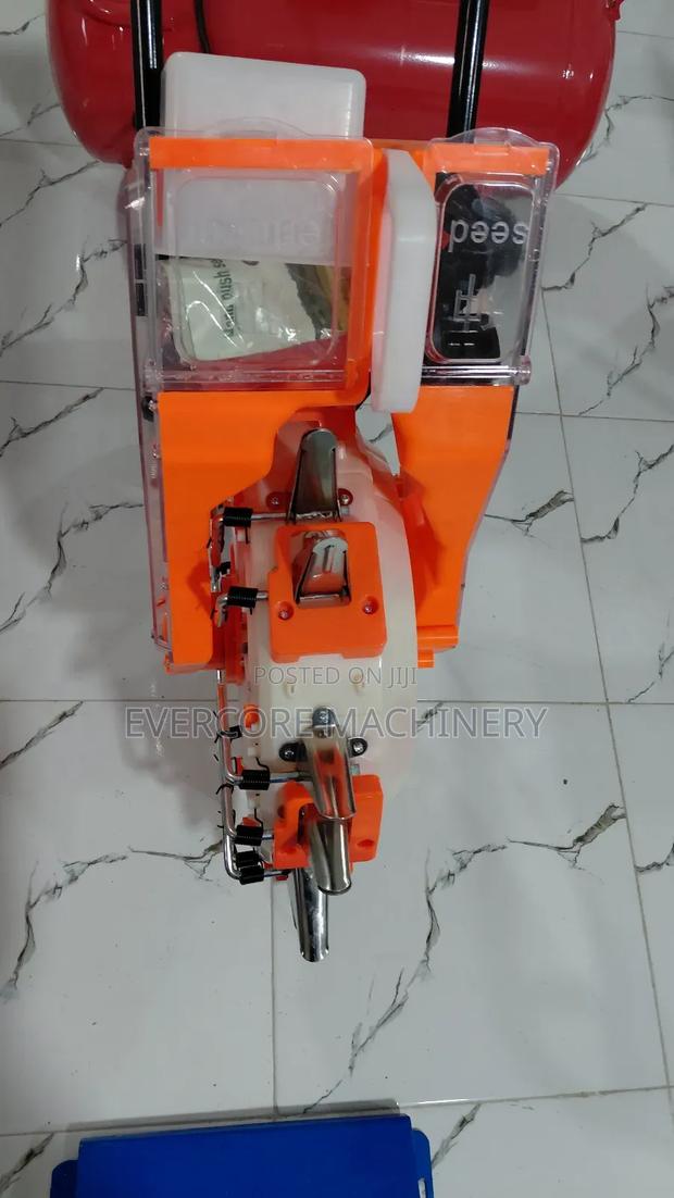 Manual Seed Planter With Fertiliser Box. - thumbnail 4