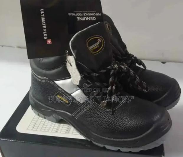 Safety Shoes. Durability To Provide Both Support And Protection. - main view