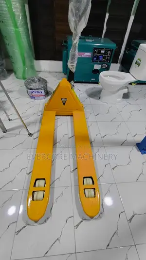 Heavy Duty Hisaki Japan 3000kg Narrow Pallet Truck .