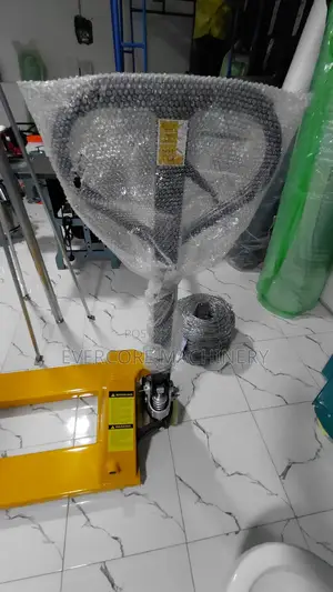 Heavy Duty Hisaki Japan 3000kg Narrow Pallet Truck .
