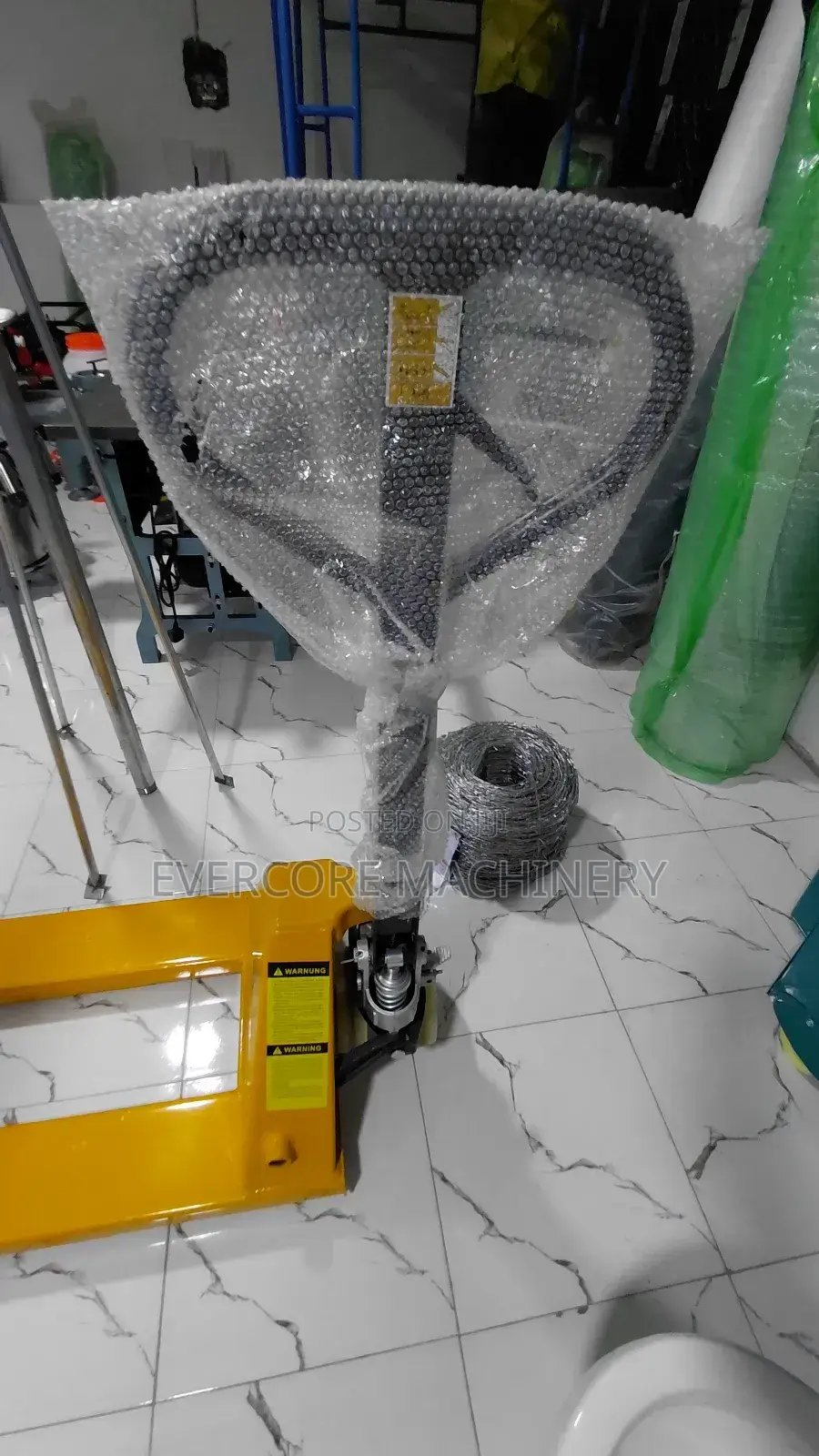 Heavy Duty Hisaki Japan 3000kg Narrow Pallet Truck .