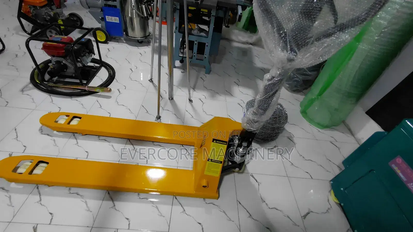 Heavy Duty Hisaki Japan 3000kg Narrow Pallet Truck .