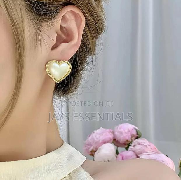Classic and Trendy Earrings for All Styles - thumbnail 3