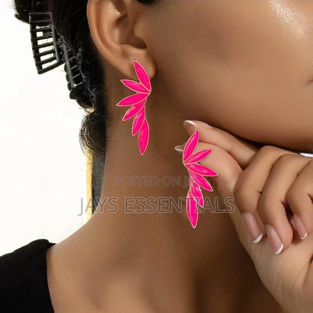 Classic and Trendy Earrings for All Styles - thumbnail 5