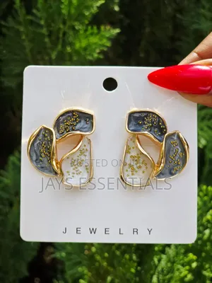 Classic and Trendy Earrings for All Styles