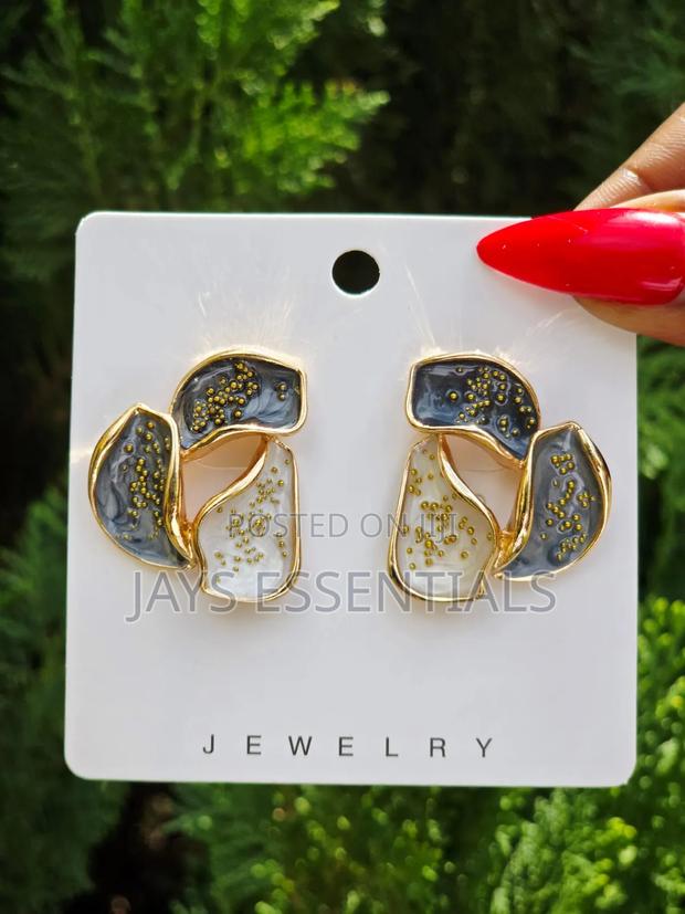 Classic and Trendy Earrings for All Styles