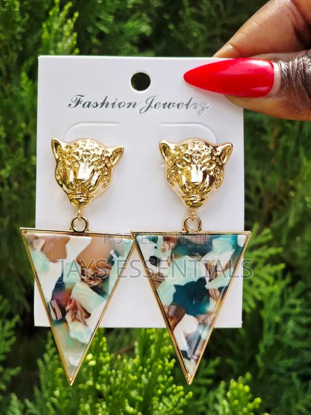 Classic and Trendy Earrings for All Styles - thumbnail 15