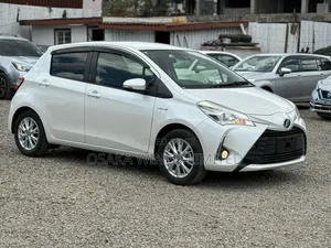 Toyota Vitz 1.5 FWD Hybrid 5dr 2018 Pearl