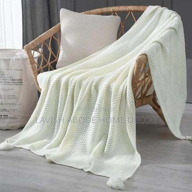 High Quality Knitted Throw Blanket With Tassels