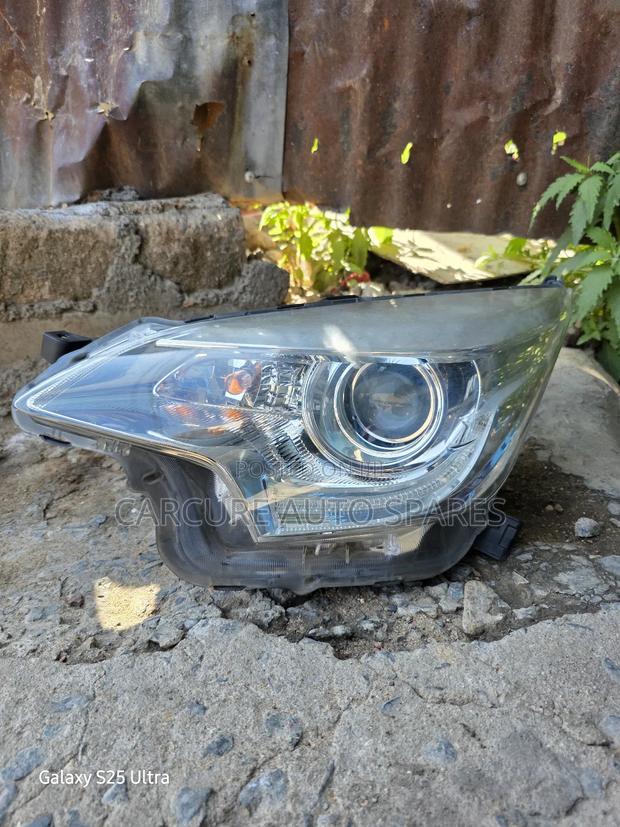 Ractis 2015-2018 Headlight With Focus