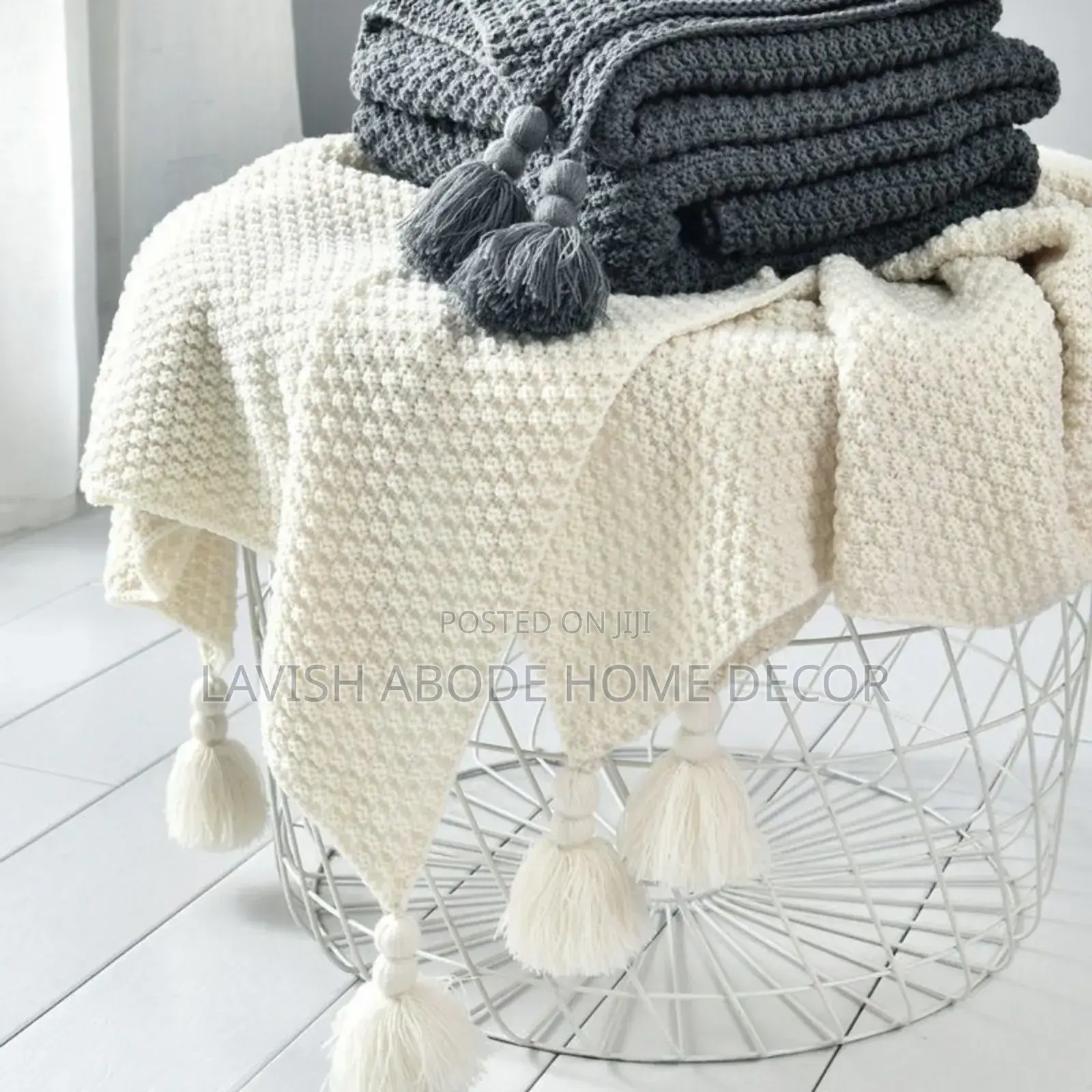 High Quality Knitted Throw Blanket With Tassels