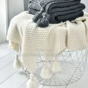 High Quality Knitted Throw Blanket With Tassels
