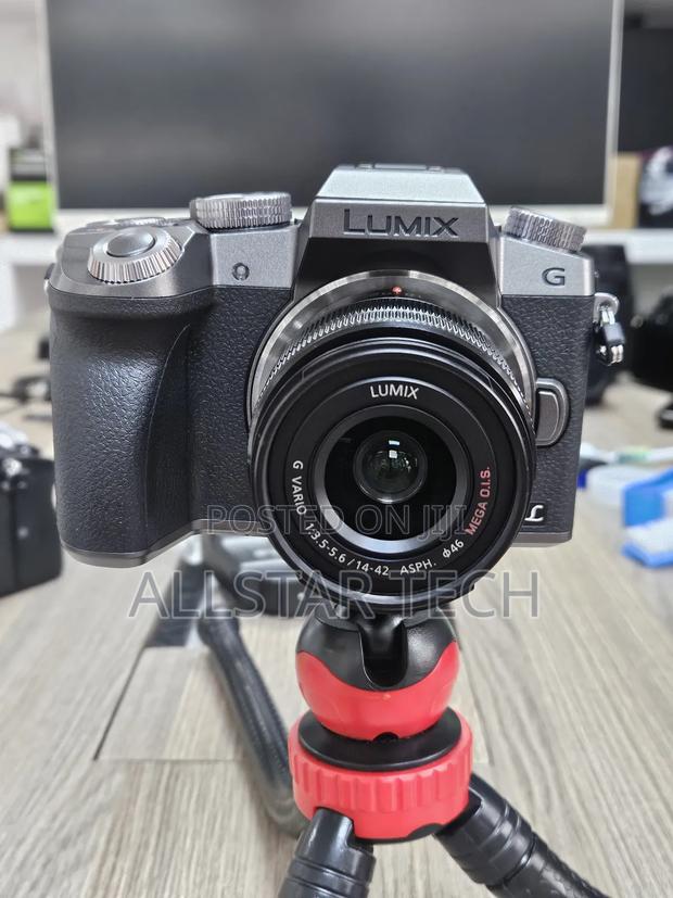 Panasonic Lumix G7 Mirrorless Camera With 14-42mm Lens