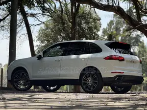 Porsche Cayenne Platinum Edition AWD 2018 White