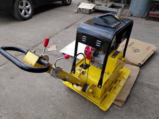 Heavy Duty Reversible Plate Compactor Honda Powered. - thumbnail 4