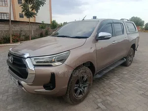 Toyota Hilux 2021 Gold