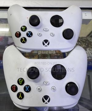 Well Kept Xbox Series Controller - thumbnail 2