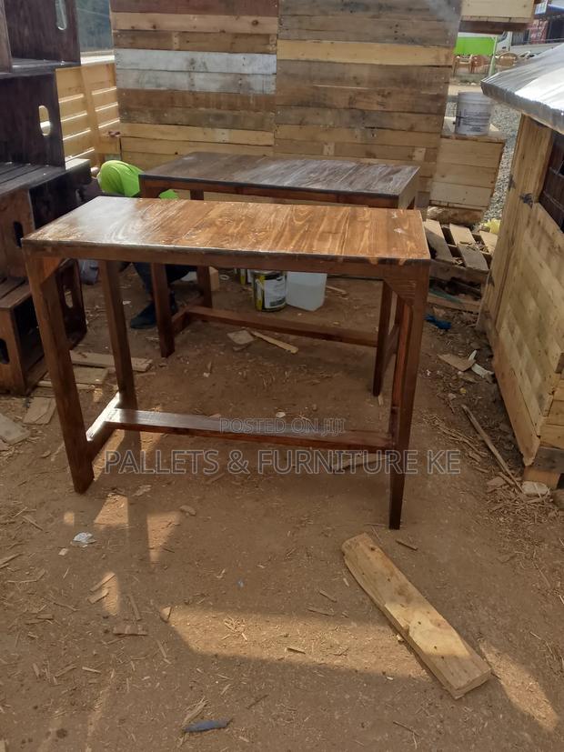 Medium Sized Table - main view