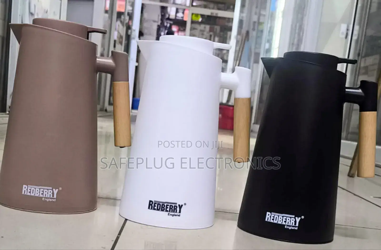 1 Litre Redberry Vacuum Flask With Bamboo Designed Handle